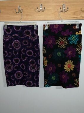 LuLaRoe Floral Patterned Pencil Skirts- Lots of stretch- Size XS